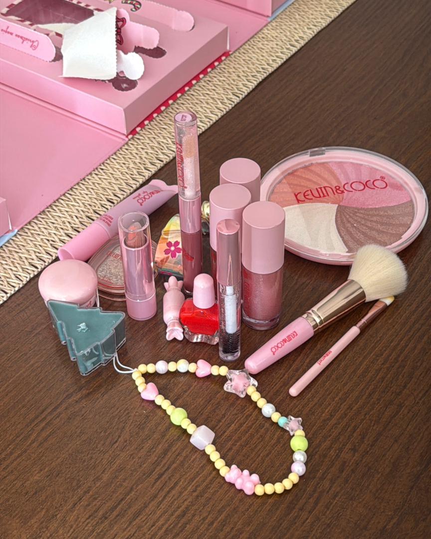 بلایند باکس کریسمسی kevin and coco